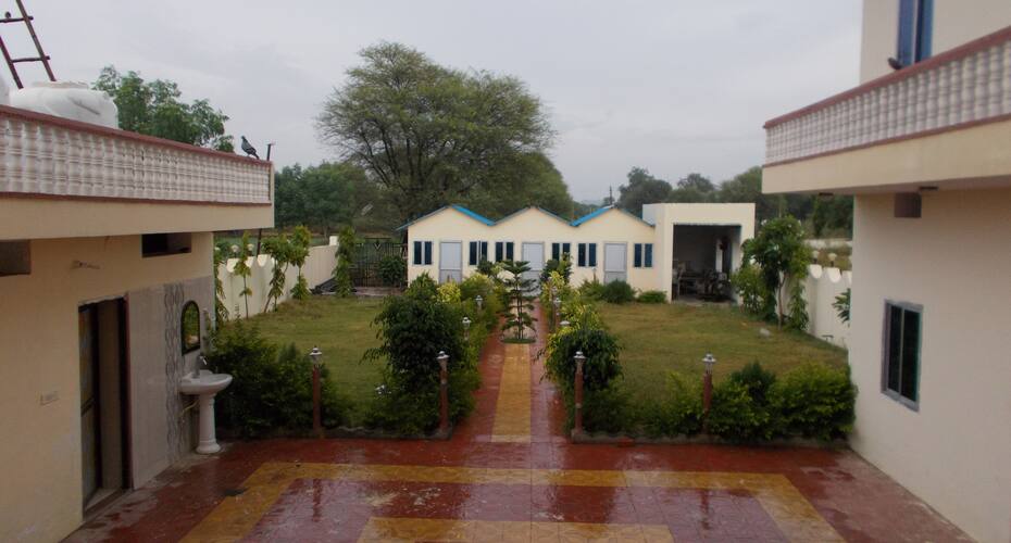 Hotel Kingway, Sikar 3